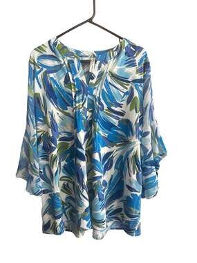 Per Seption woman Blue and Green Floral Print Split V-Neck 3/4 Flare Sleeve Blou